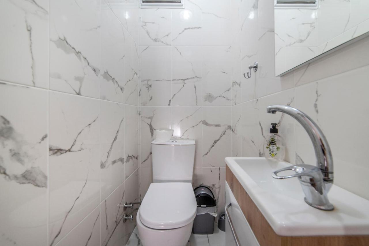Centrally Located 2 Bedroom Apt With Netflix Bursa Exteriör bild